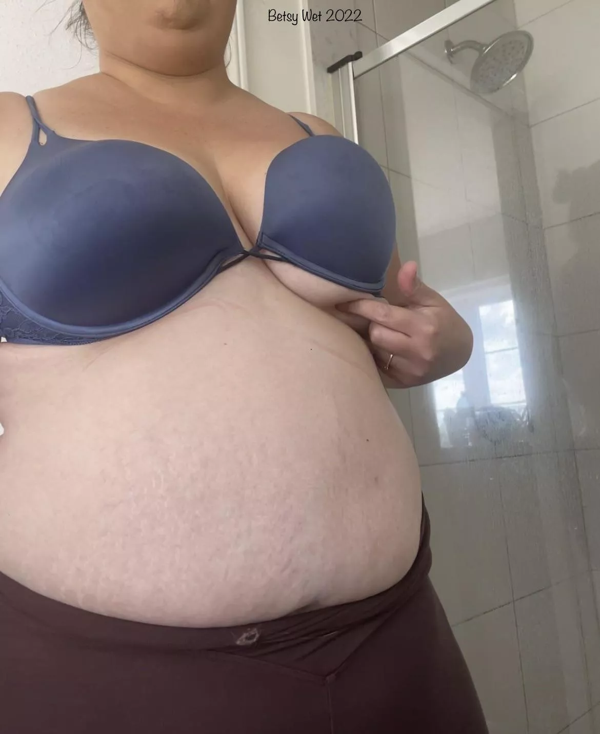 Are you grabbing these tits first or this belly as you fuck these holes? 28 years oldðŸ’