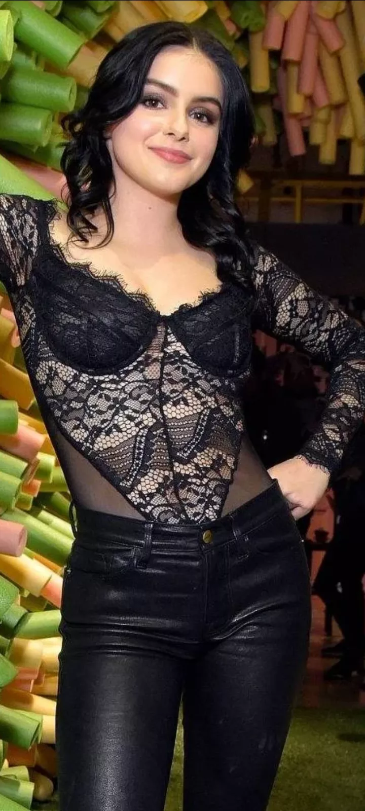 Ariel Winter so hot