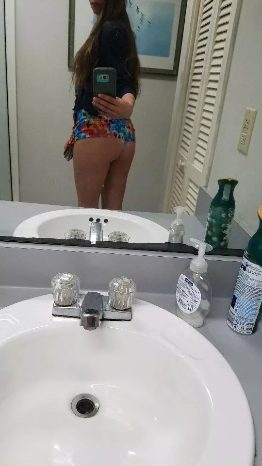 Asked the wife for some naughty pics from work to shareðŸ˜, she is insecure about her ass right now but I can't see why. Can you?