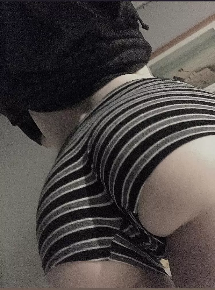 ass :p should i post without the underwear?