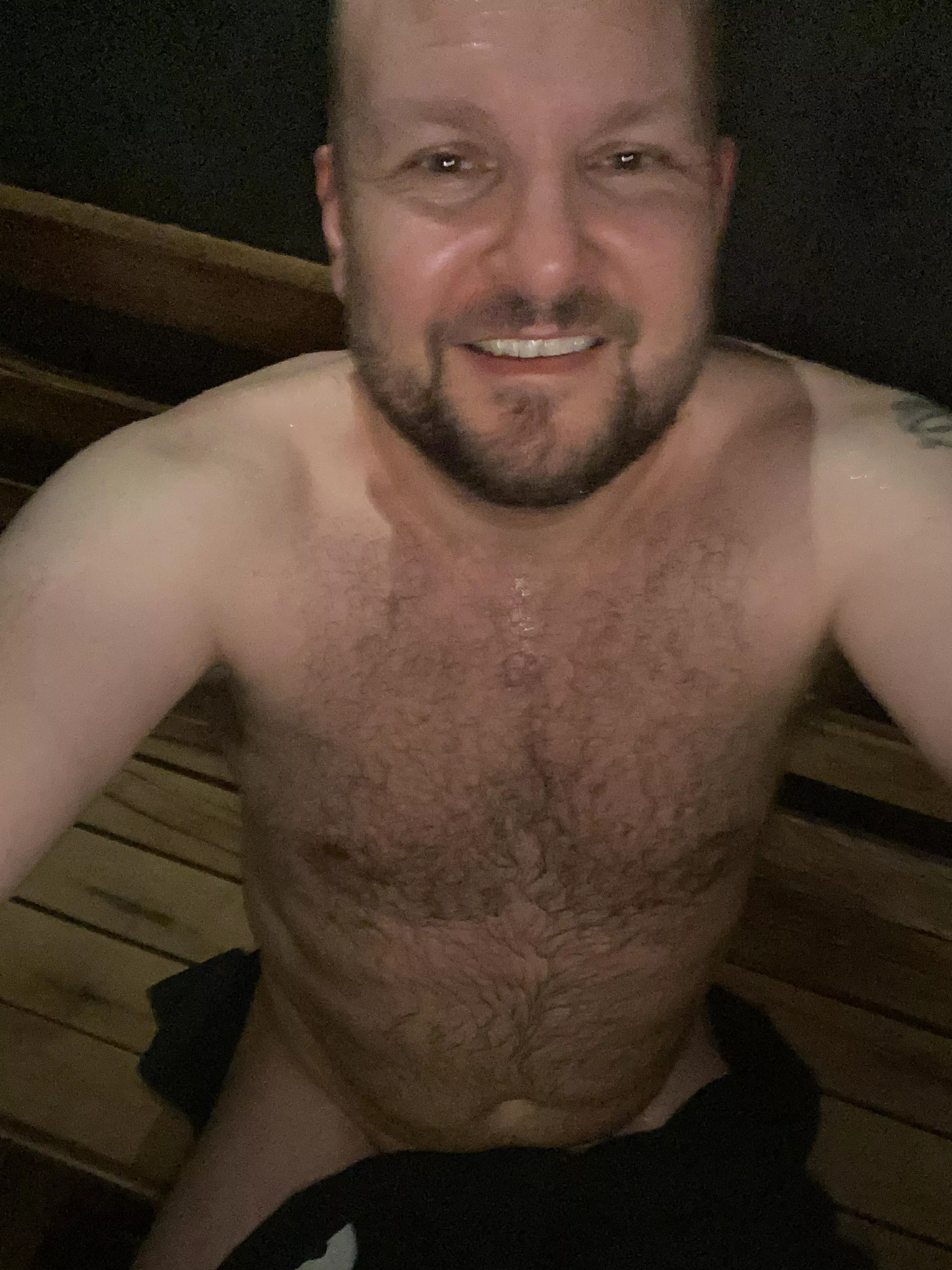 At the gym right now in the sauna, WHO wants to join me? (44)