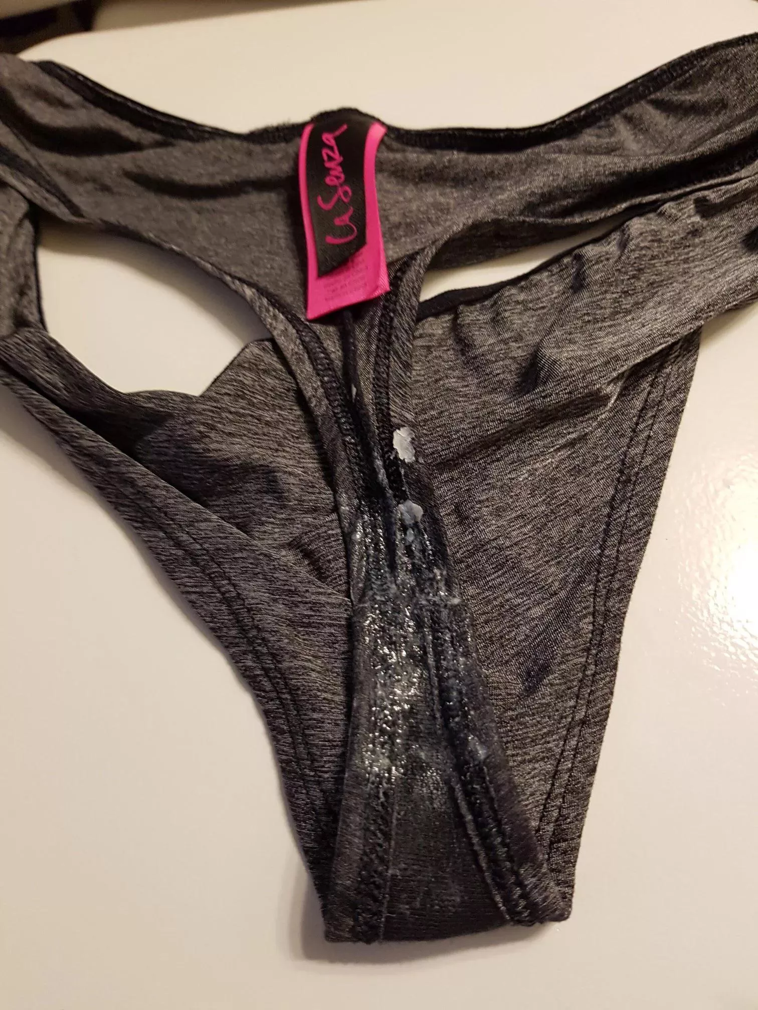 Aunt's (38f) fresh panties found in laundry basket🤤