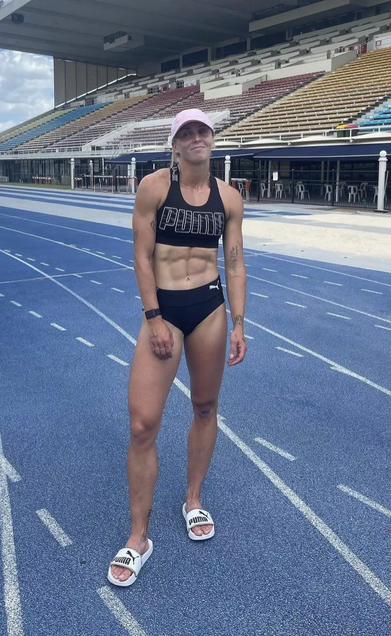 Aussie hurdler Liz Clay