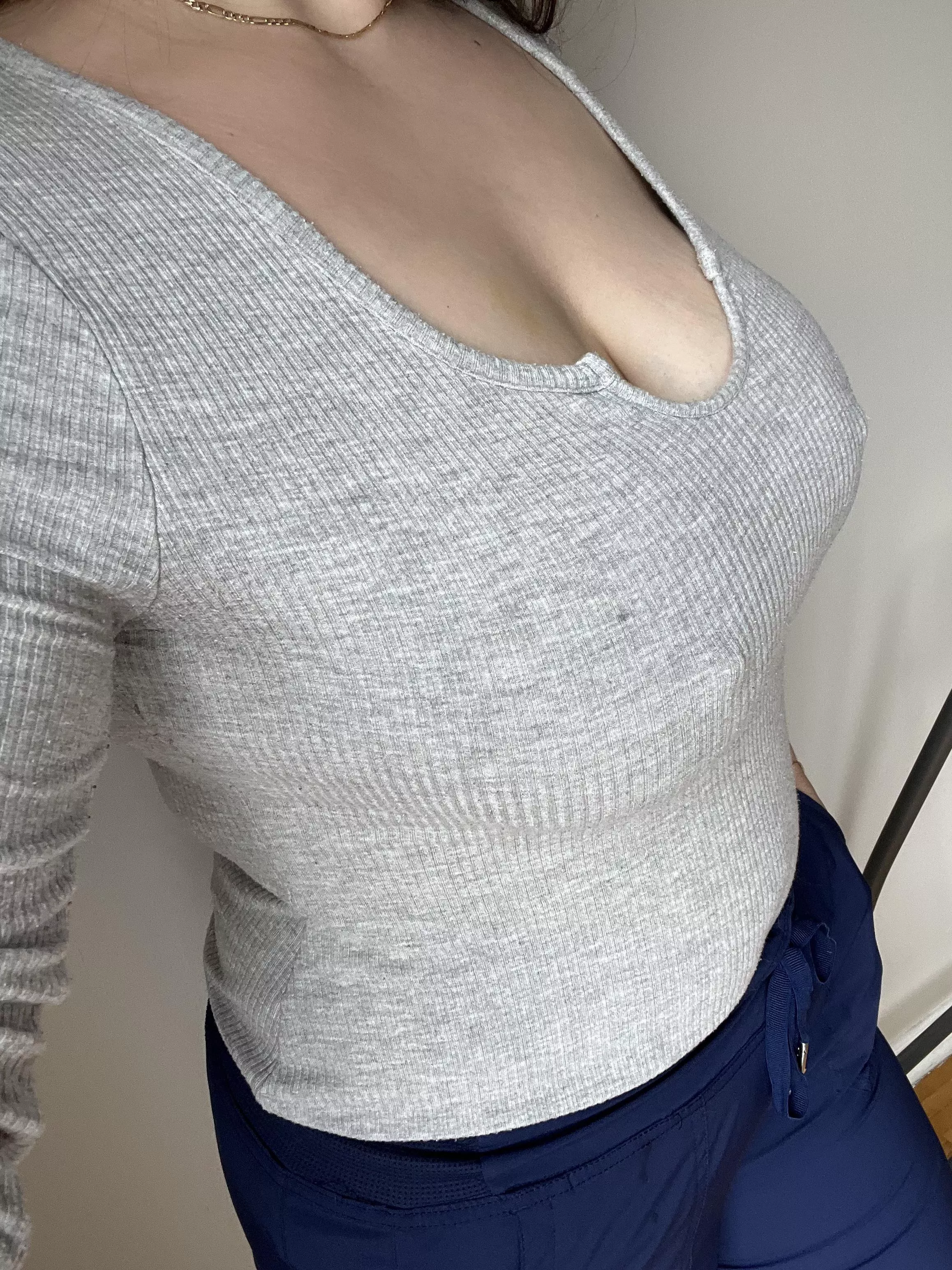 Back home after work, braless mode activated â˜‘ï¸