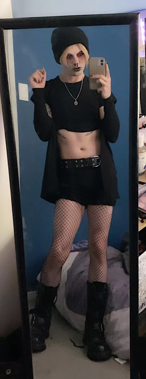 Bad day? Get some new shorts and go Femboy mode 🥰