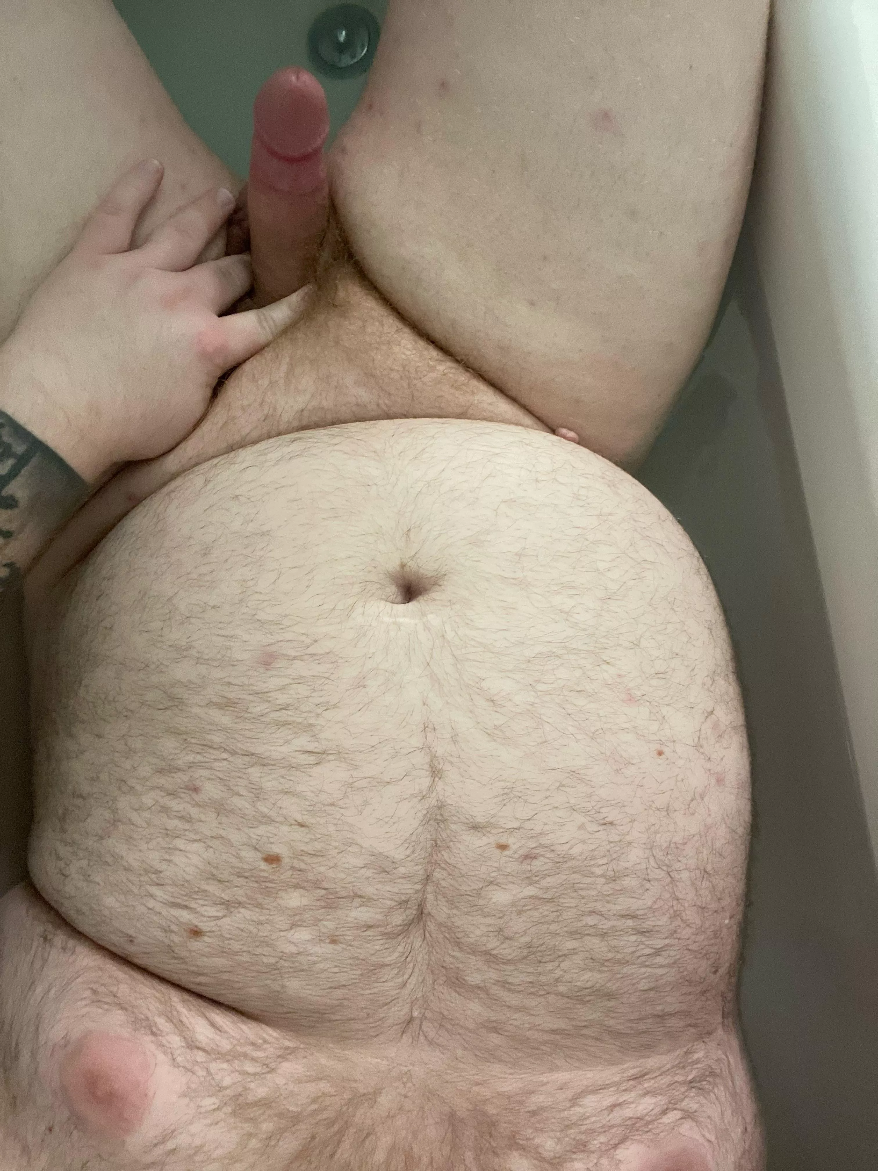 Bath time! (27yo, open inbox)