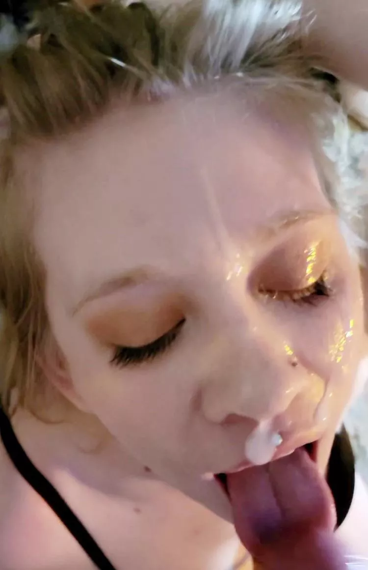 Been missing out on my facials because of a new lip piercing, but it’s all healed! Here’s a shot of my friend testing out just how much it can take.