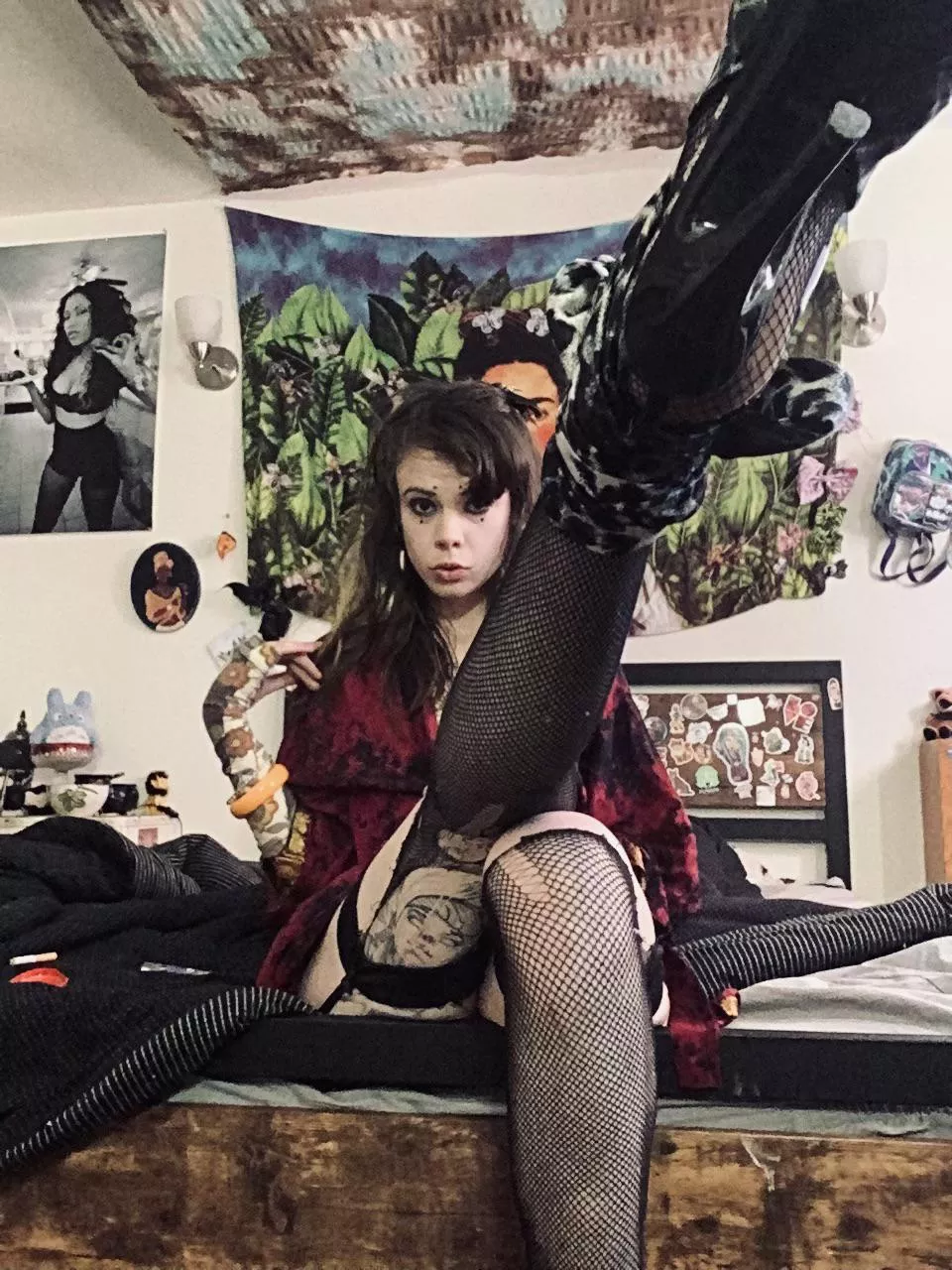 Being a Bootlicker never seemed so appealing, mm? ðŸ˜ˆðŸ‘  [domme]