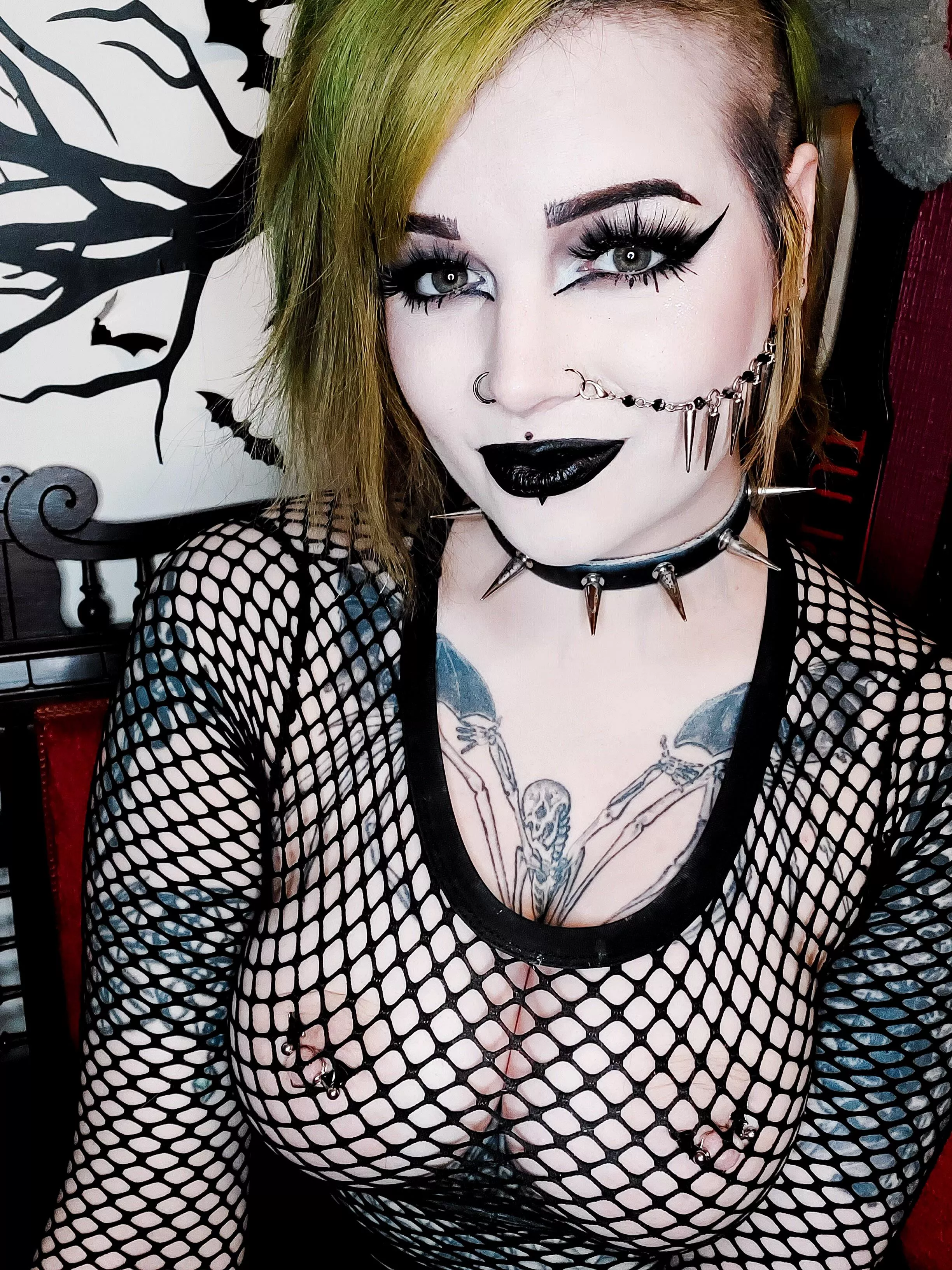 big goth fishnet titties ðŸ‘»