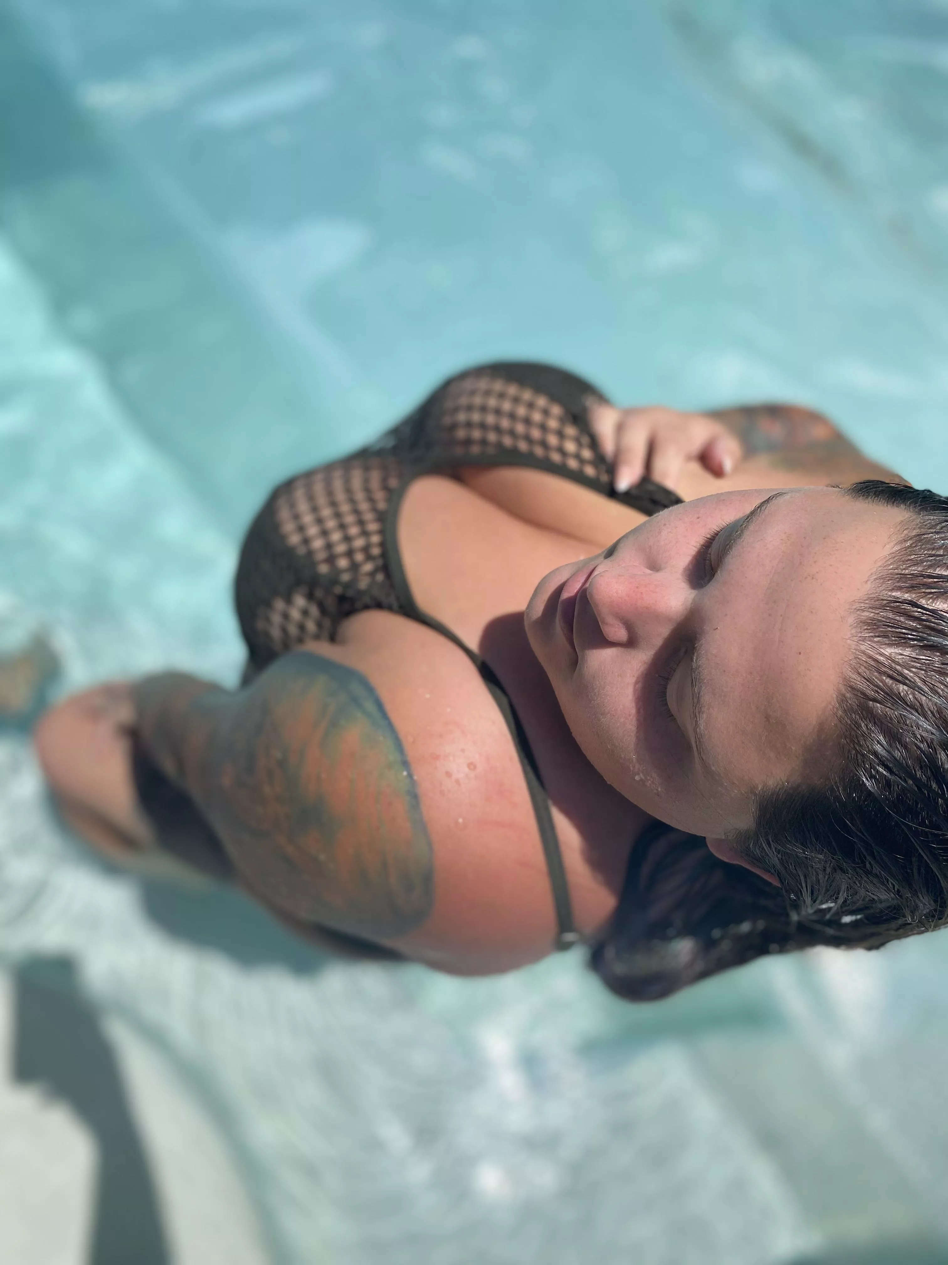 big natural titties ,tats and a flirtatious soul let this naughty bbw stoner brighten your day!