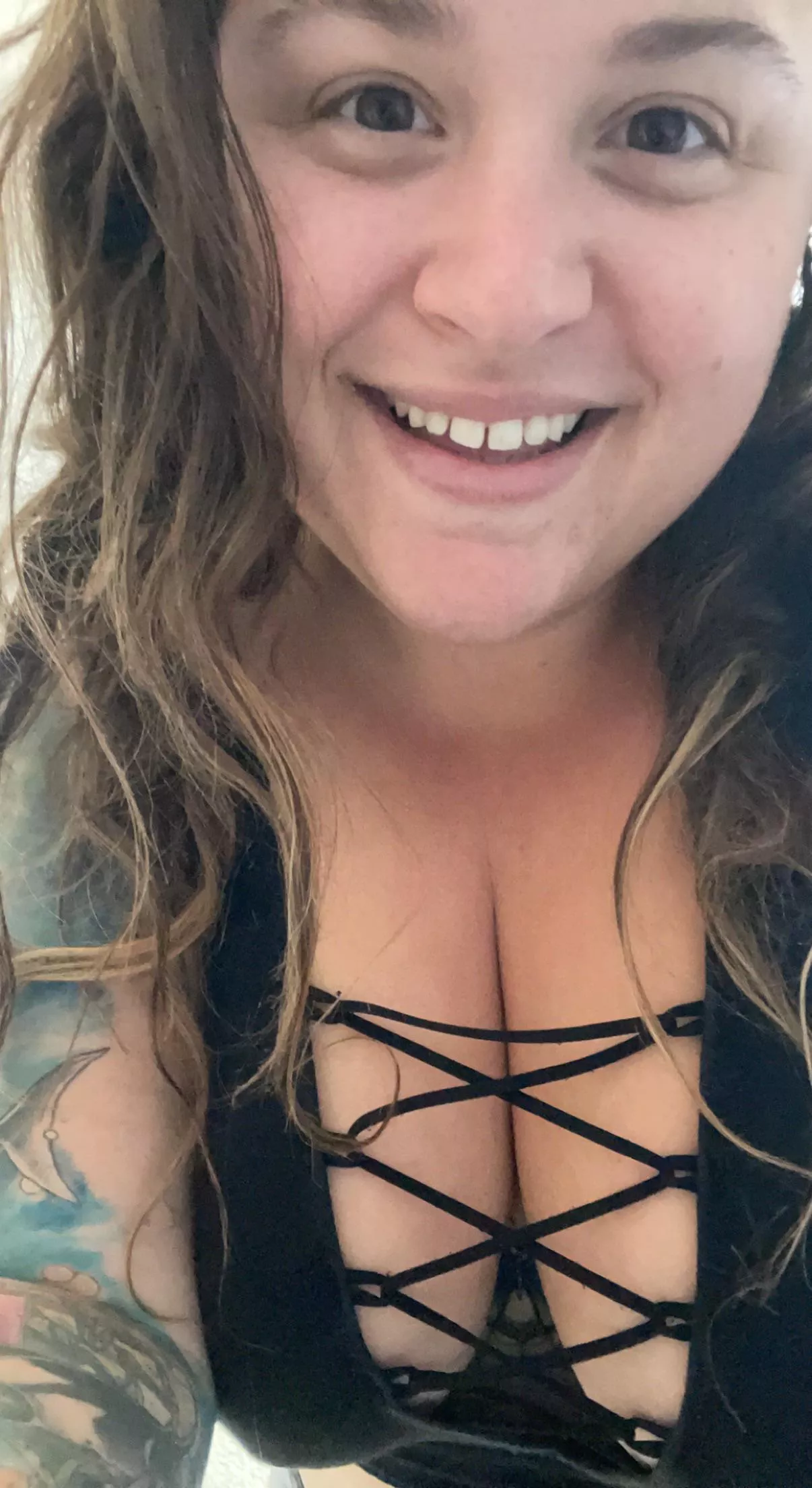 big natural titties ,tats and a flirtatious soul let this naughty bbw stoner brighten your day!