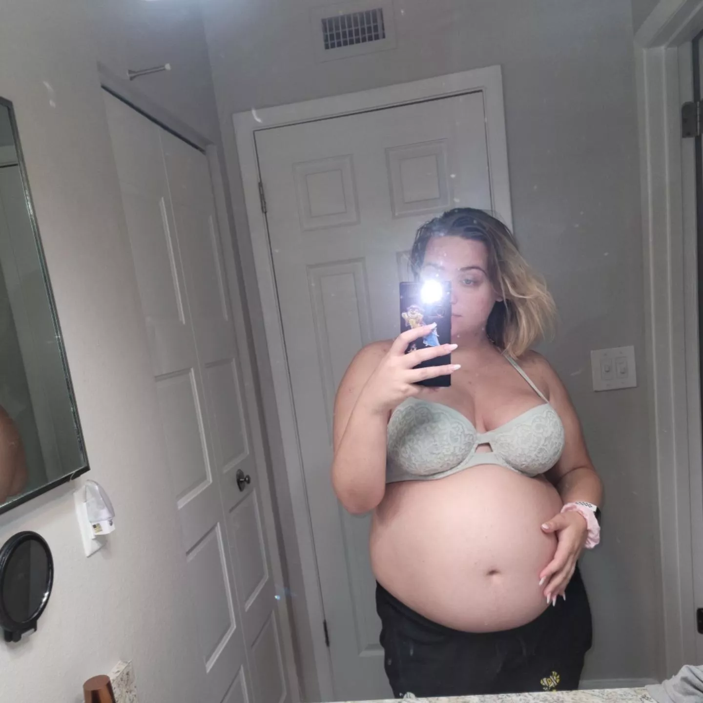 big pregnant belly content nudes dm me $$