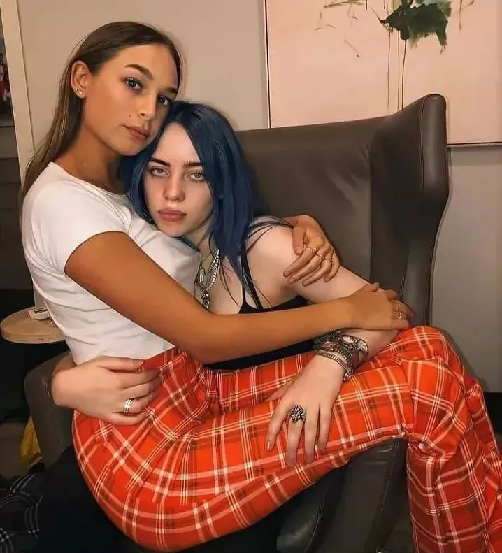 billie or her friend??? [2]