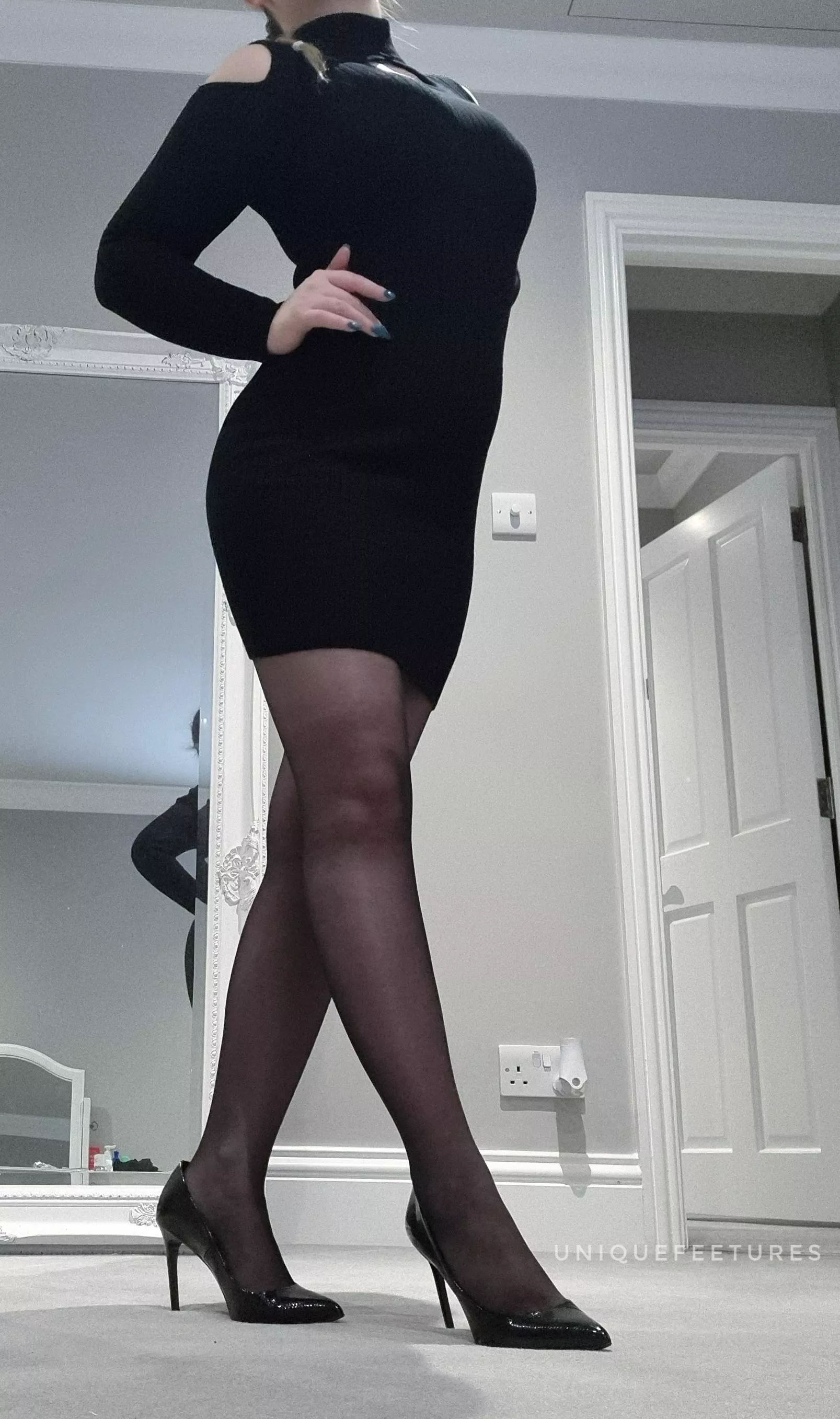 Black sheer tights 😍 they always make the outfit!