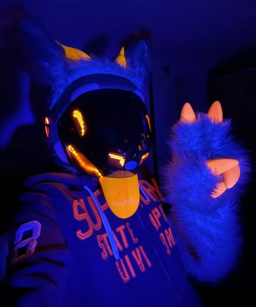 Blacklight reactive protogen :3