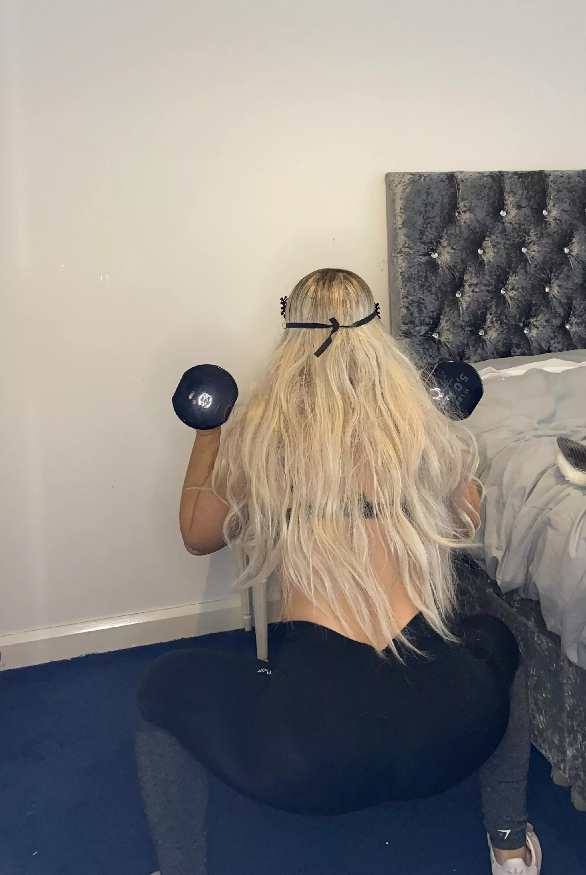 Blonde Hair 👱‍♀️ Loves Squats! What's not to like?