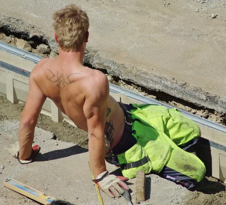 â€œBlonde Tradieâ€ â€¦