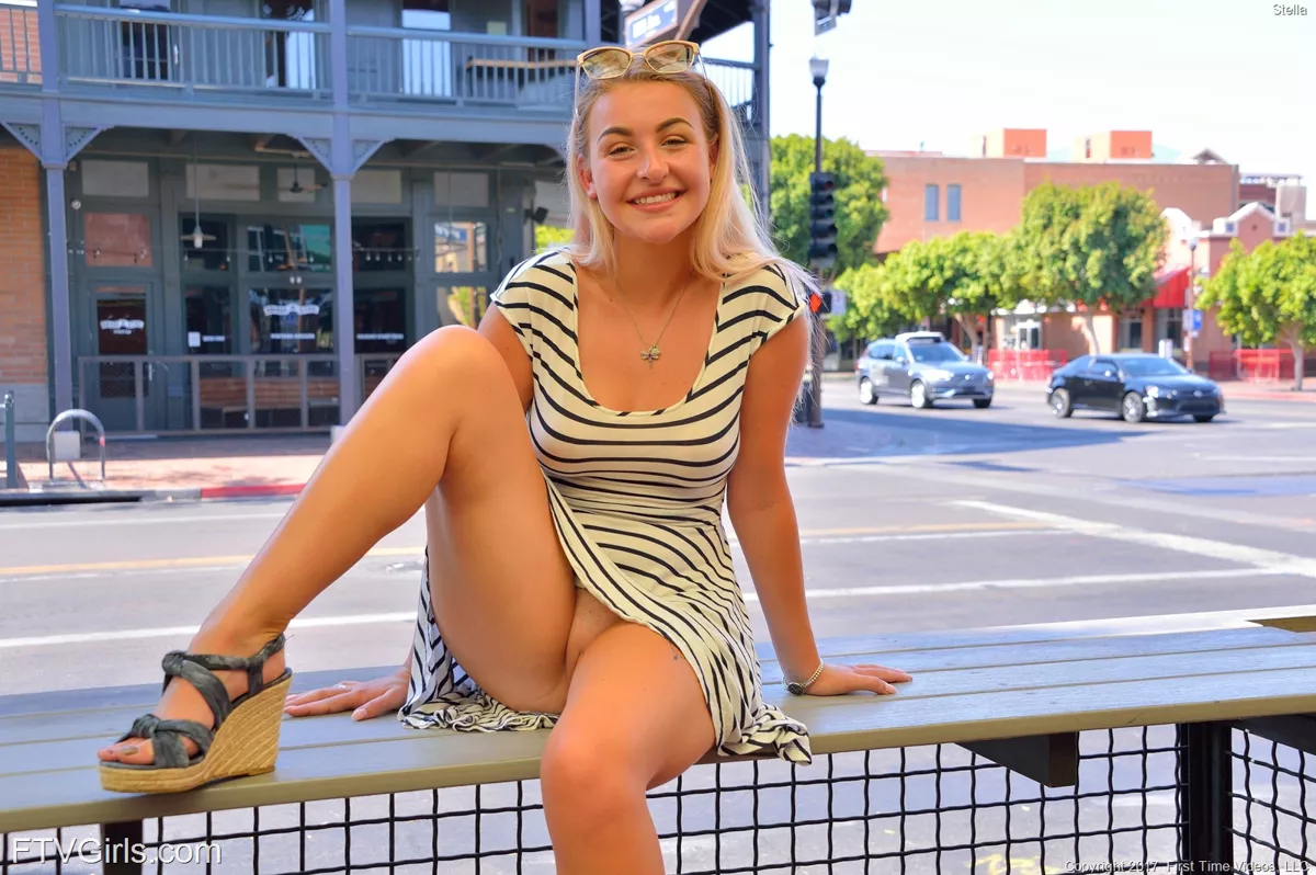 Blonde with shaved pussy on the bench! [pic]