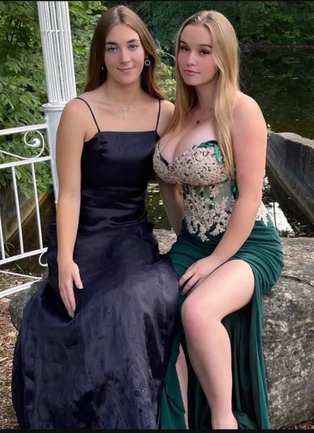 Blue dress or green with huge tits ?