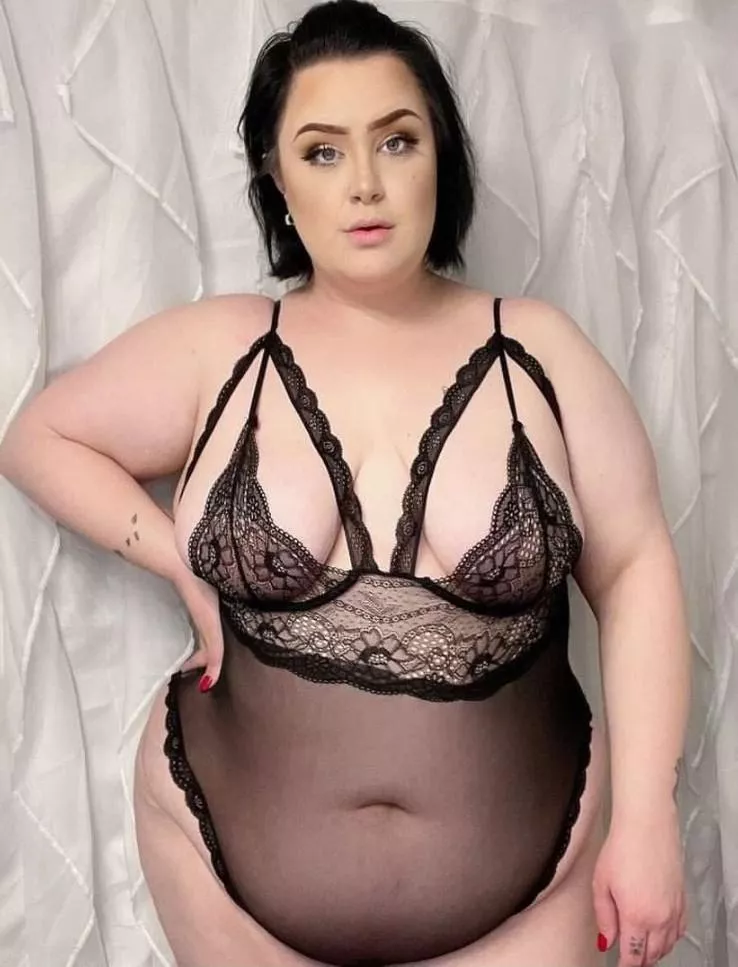 Blue eyed BBW in black lingerie