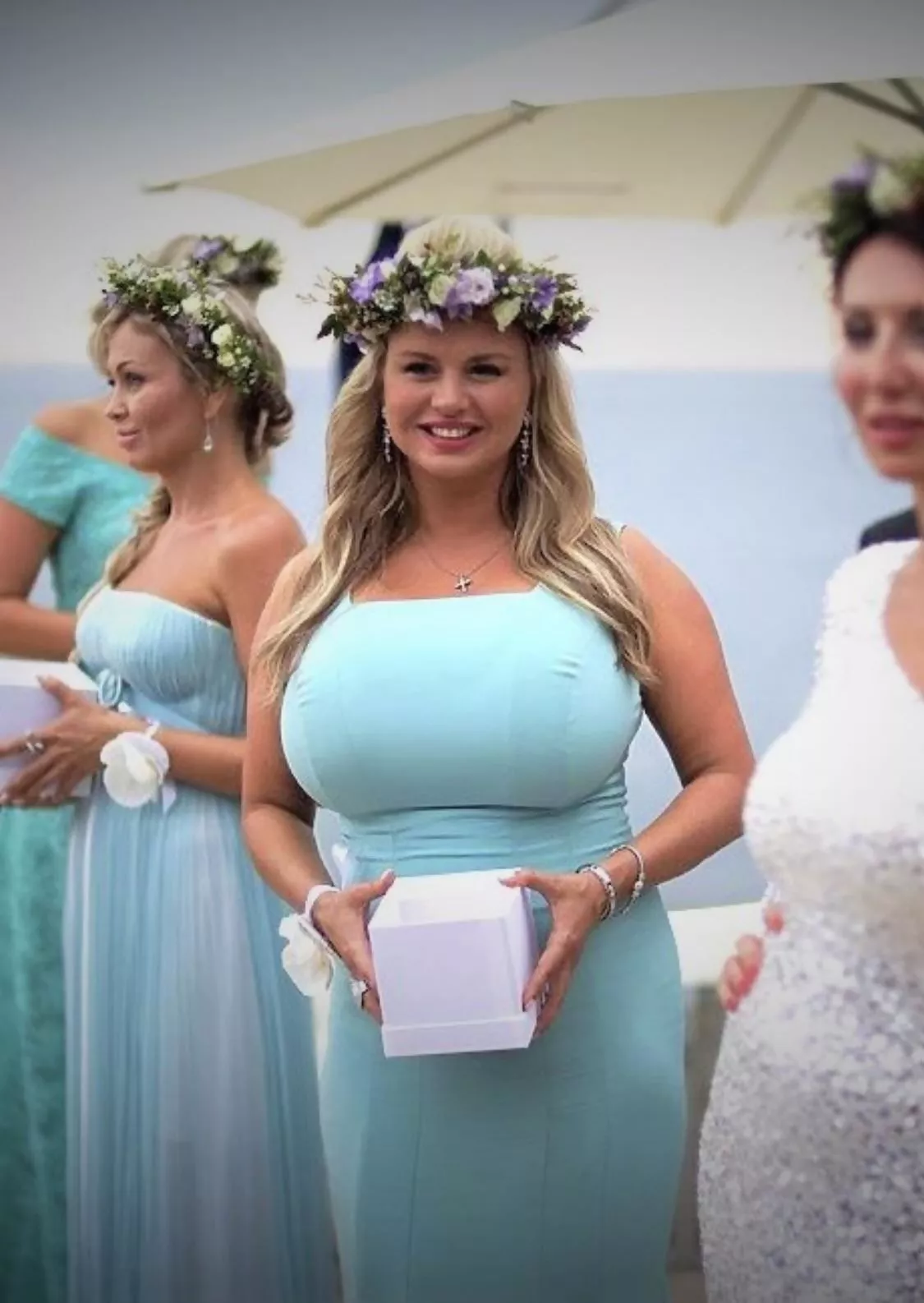 bridesmaid steals the show