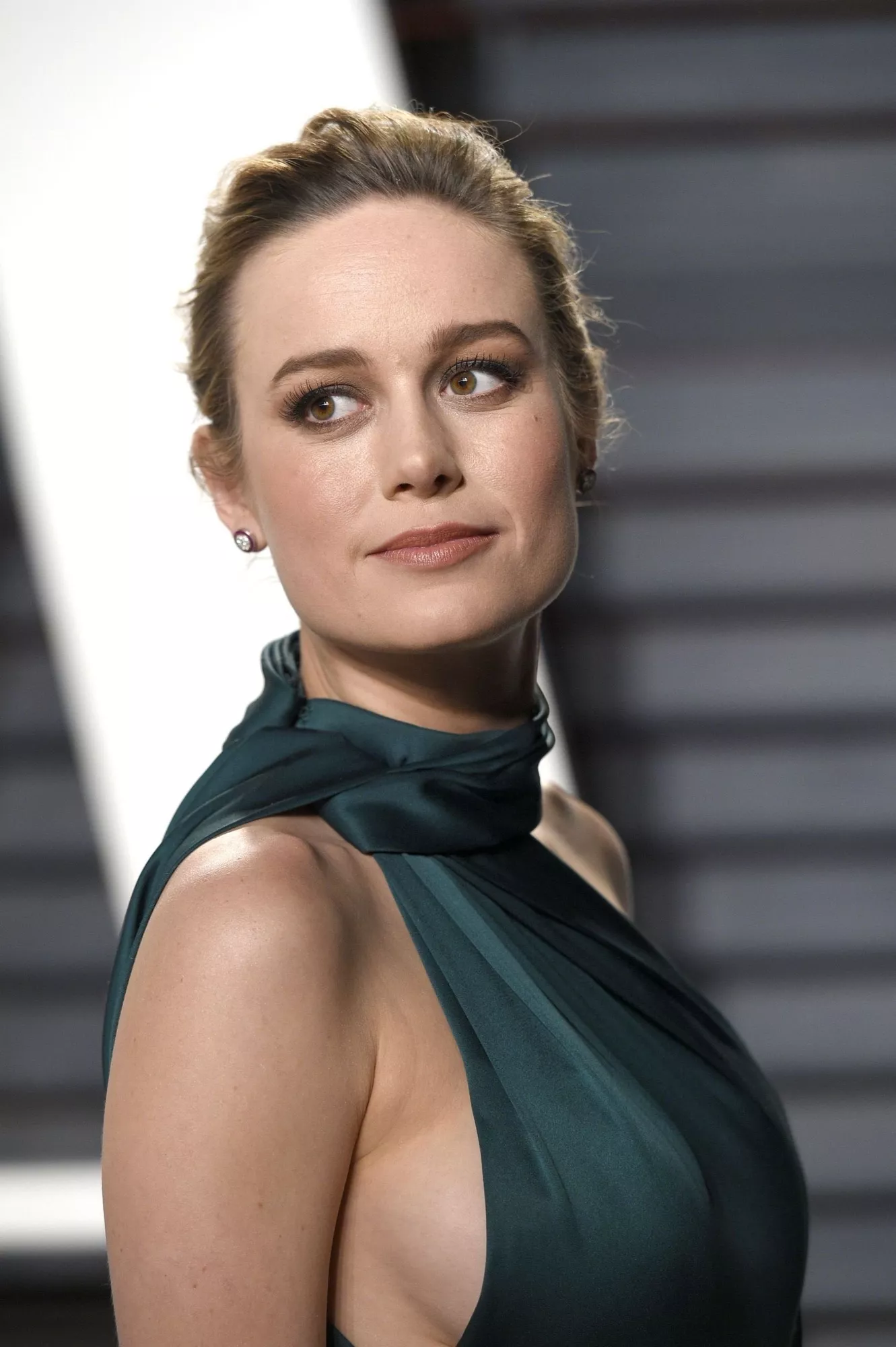 Brie Larson [1331 x 2000]