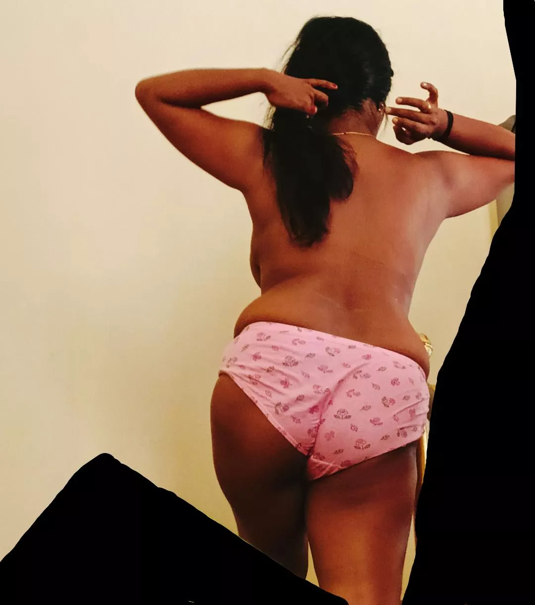 Brown curvy Indian wife 🍑