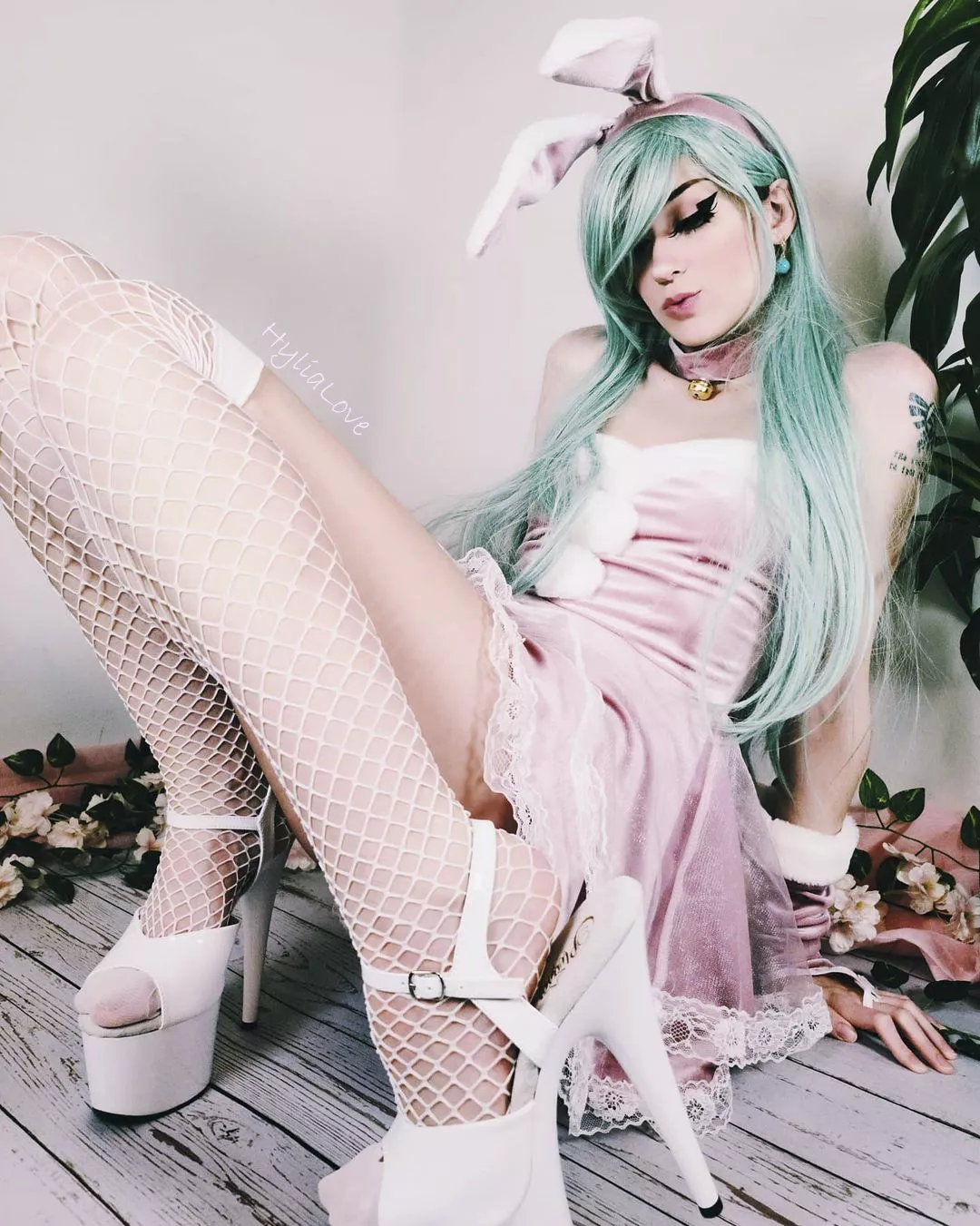 Bunnygirl Elizabeth Liones by HyliaLove