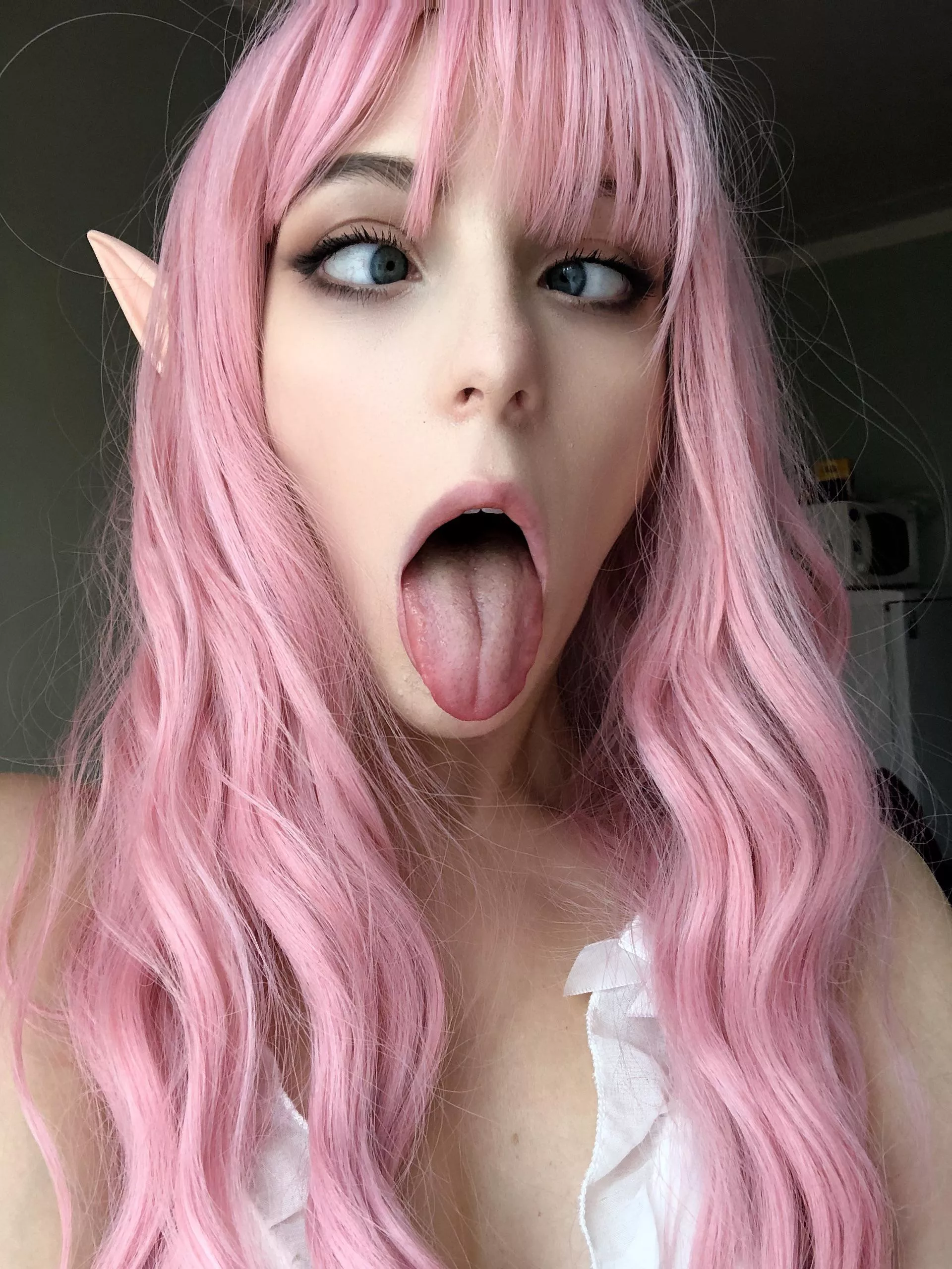 Can I be your elf pet slut?