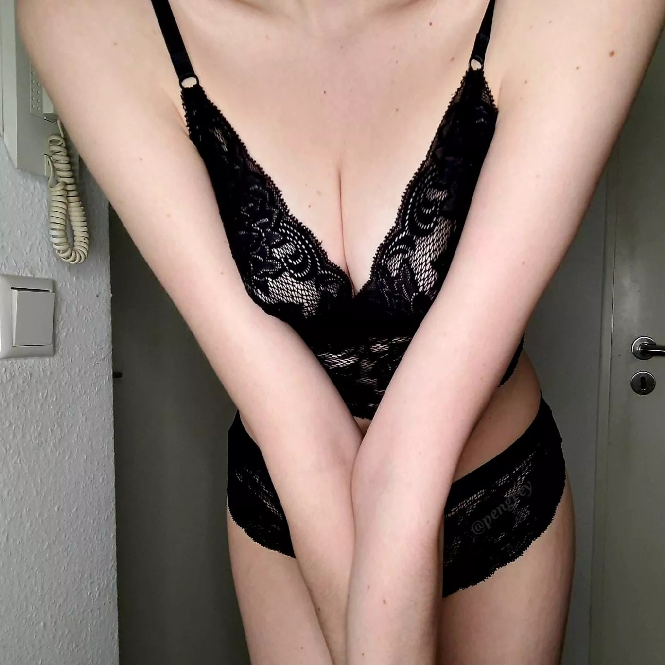 Can I help you with something â‰ï¸ðŸ˜‡ðŸ¤ [F/25/OC]