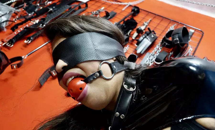 can someone send me a link to one of these blindfolds?