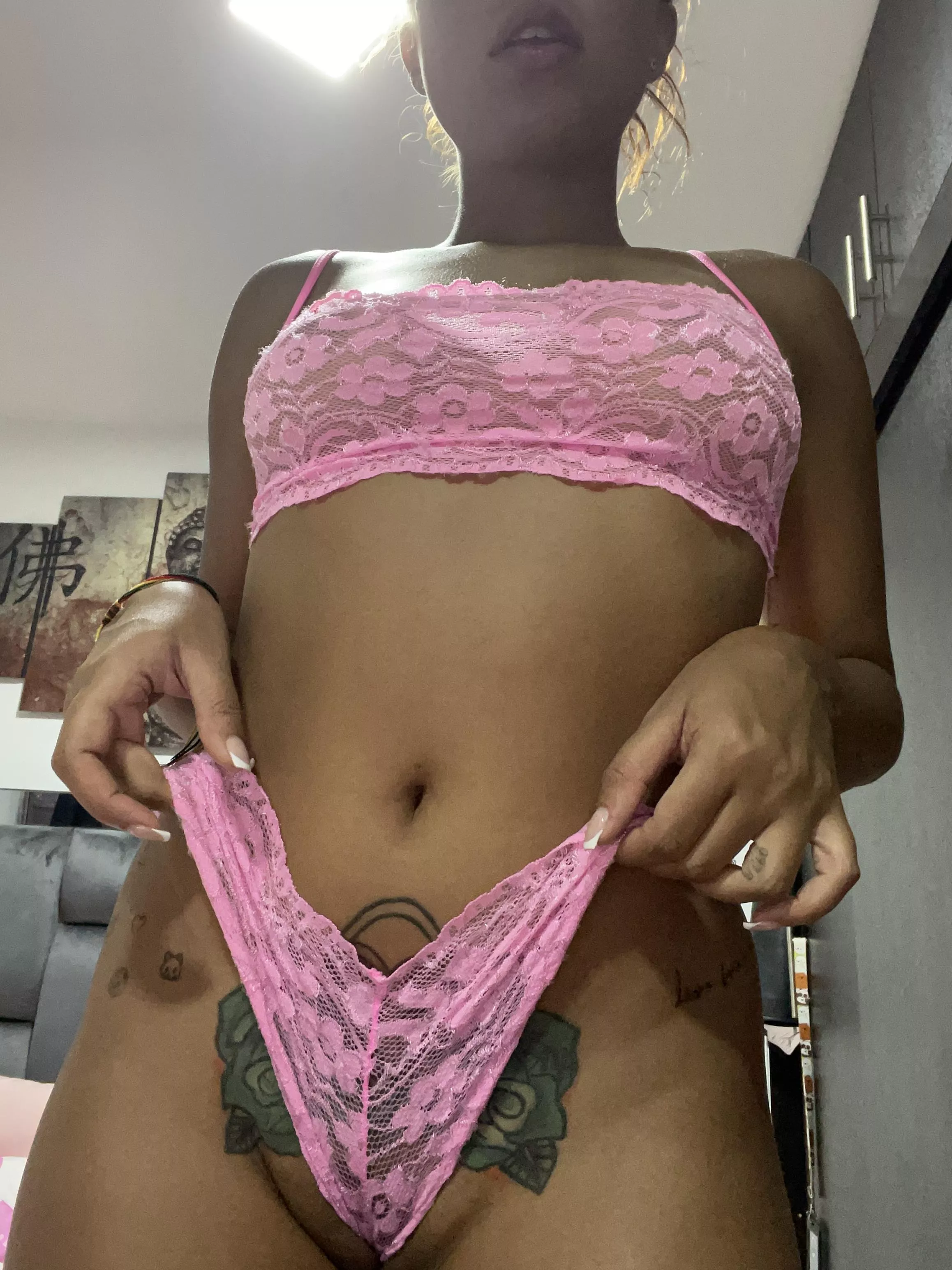 Can you stay here for awhile to enjoy my sexy body?ðŸ˜Š