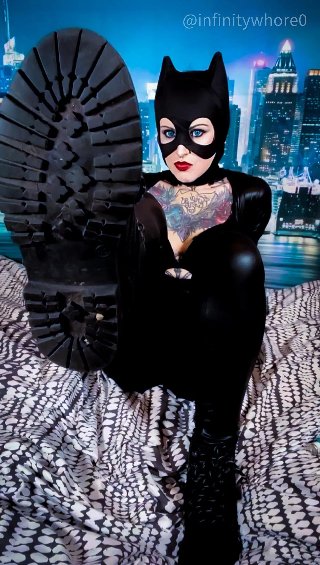 Catwoman [Batman] (InfinityWhore)