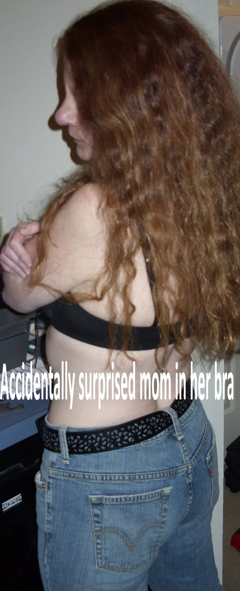 caught mom in her bra pt1