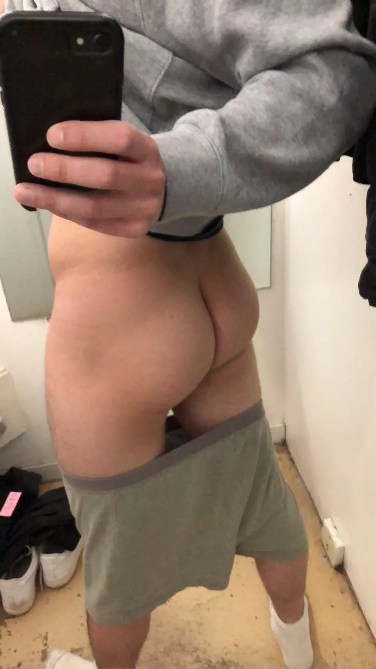 Changing room booty