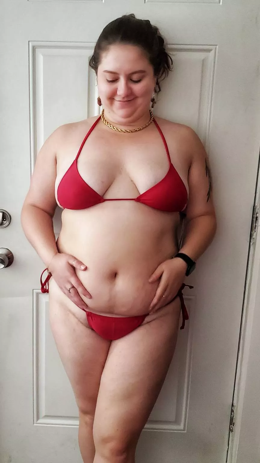 Chubby babe, teeny bikini.