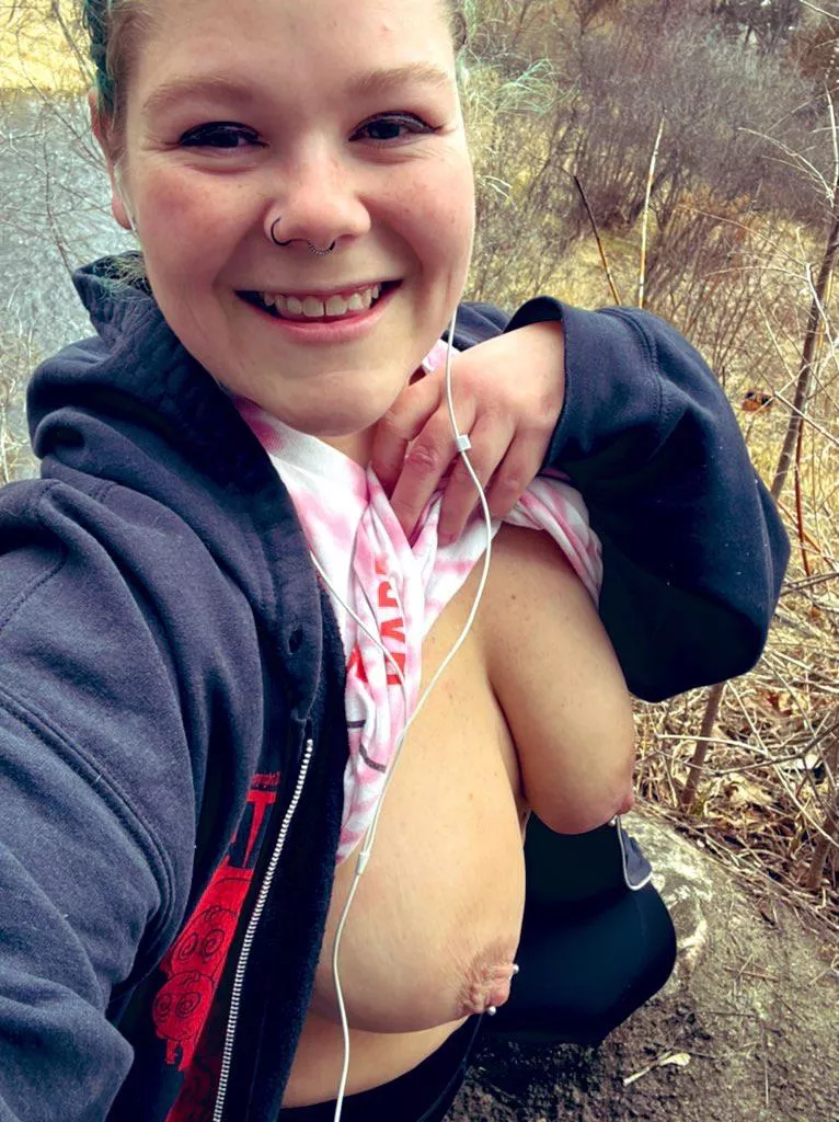 Chubby milf in nature