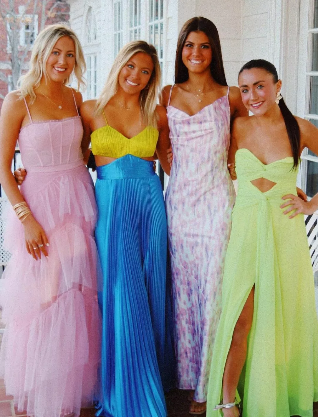 Colorful dresses [4]