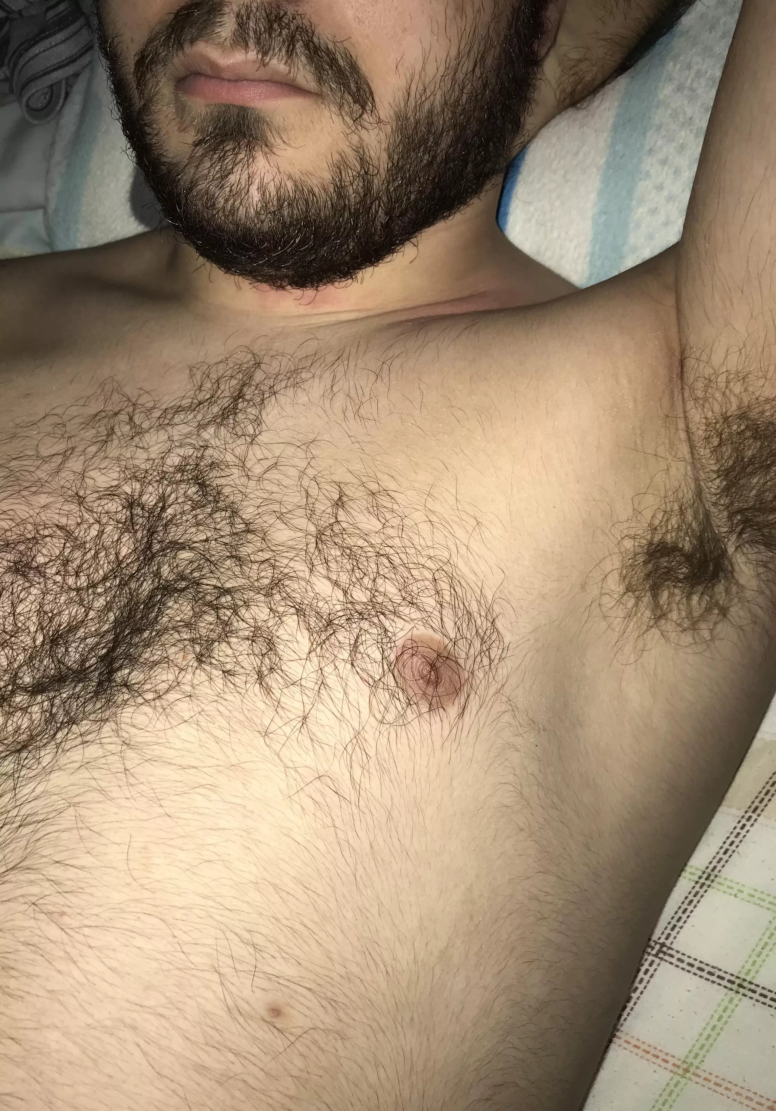 Come bury your face in my hairy chest and pits 🥵