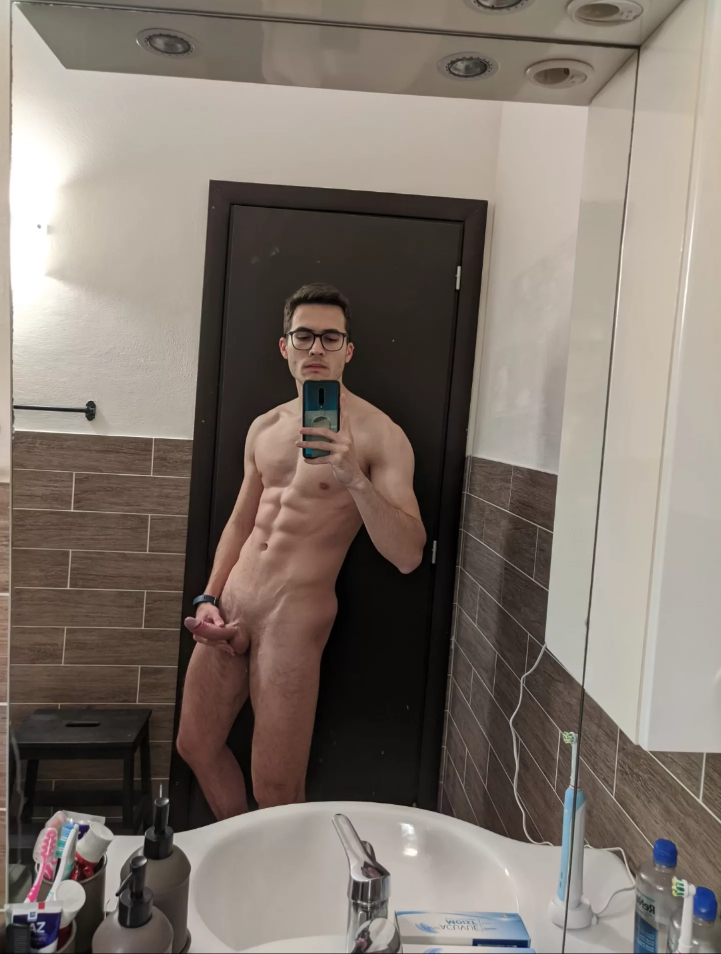 Come closer in order to better evaluate my little cock! 24 [m]