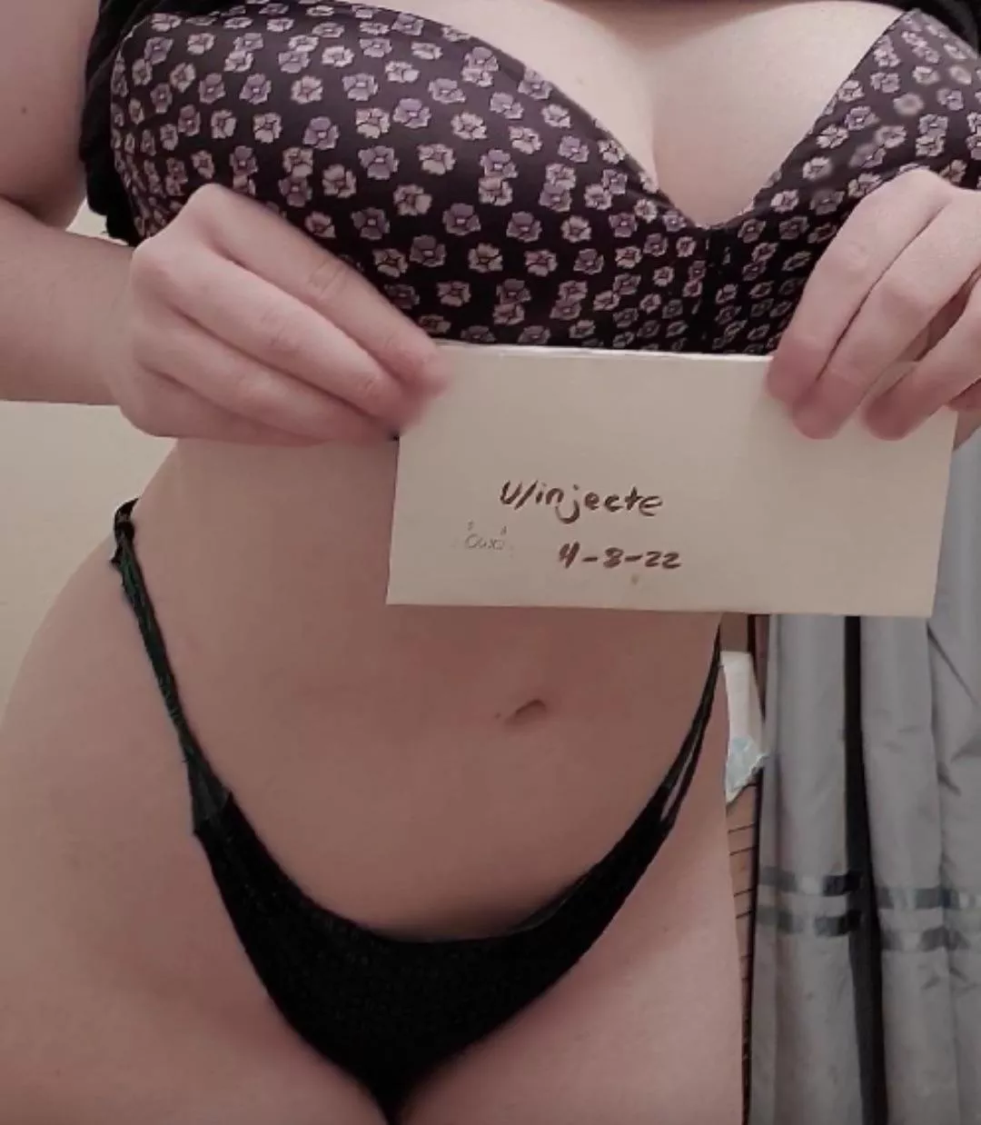 Come get drained by a real goddess. Which betaloser is going to let me drain themselves for me haha. I have years of femdom experience and can hypnotize you until you want more.. Insta: @kittenwhre Twitter: @kittenwhre *VERIFIED*