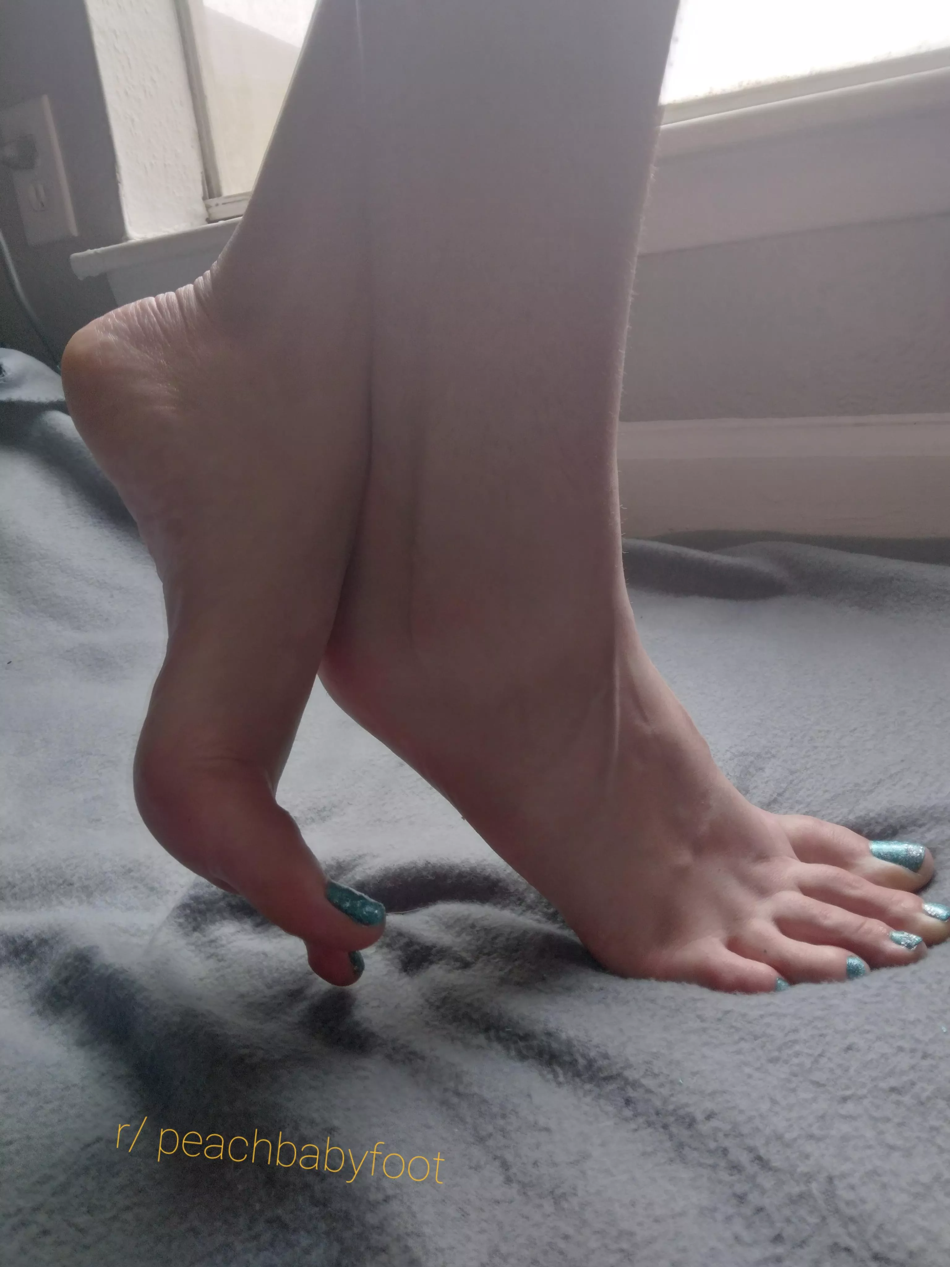 come worship my feet baby