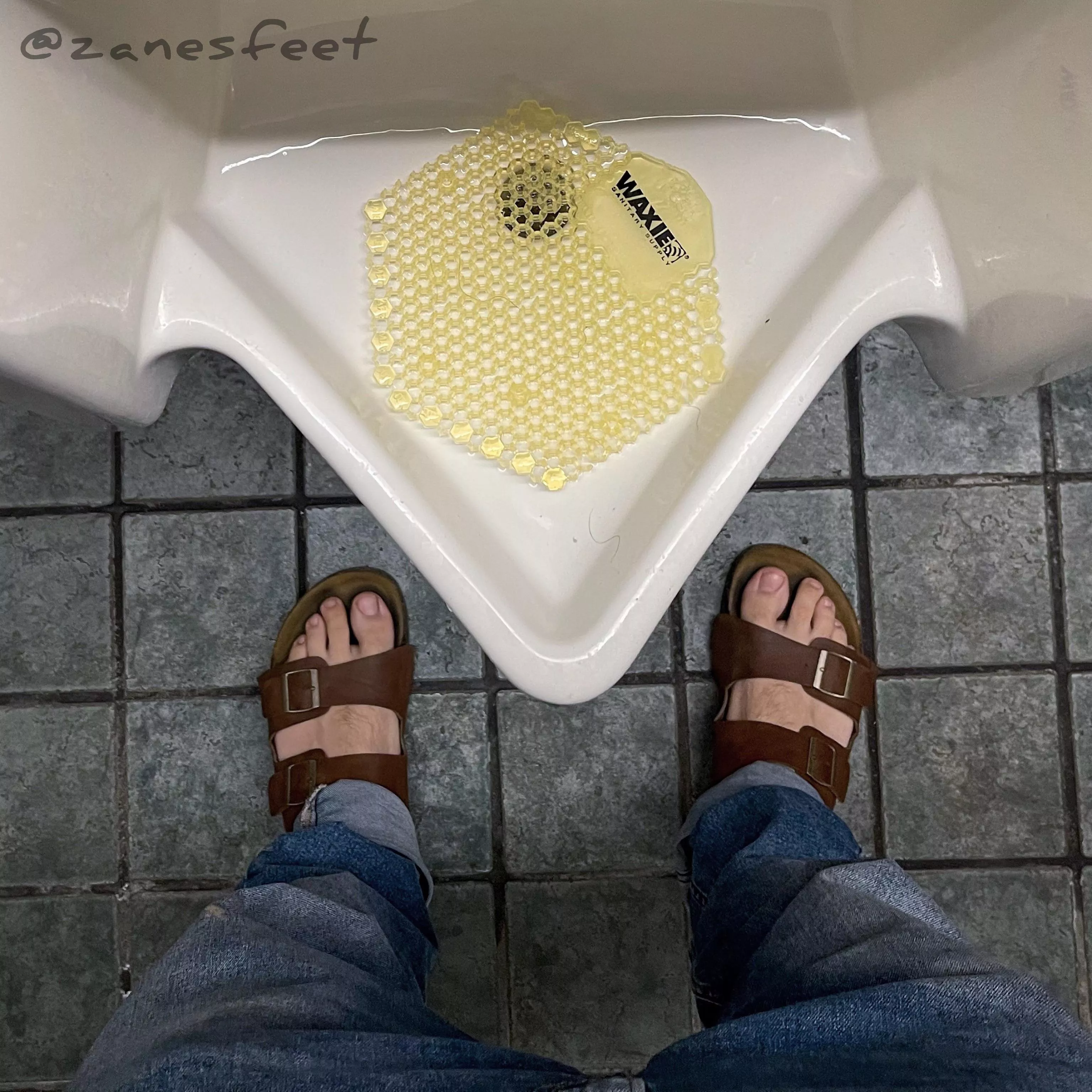 Come worship my feet under the urinal