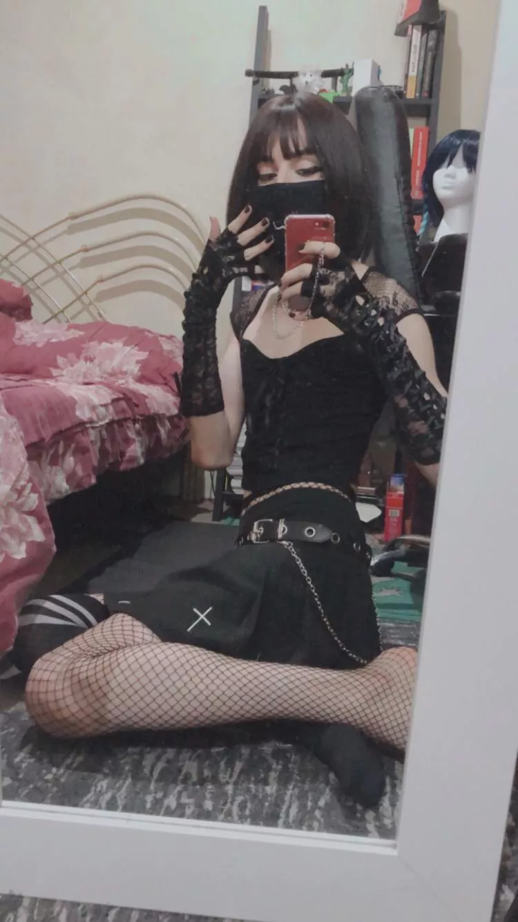 Como sit on the goth boy's lap 🖤🖤