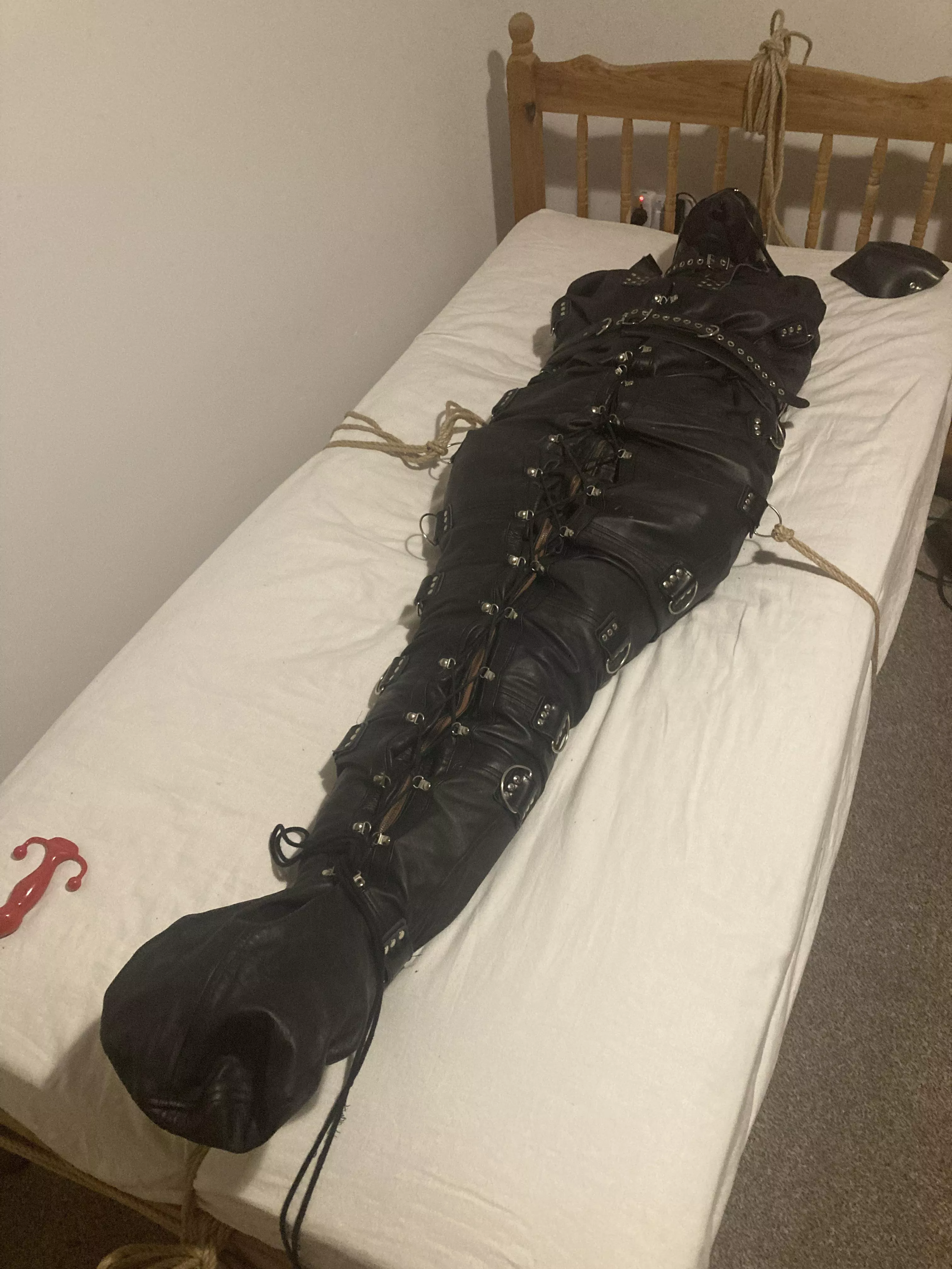 Completely inescapable sensory deprivation (f)