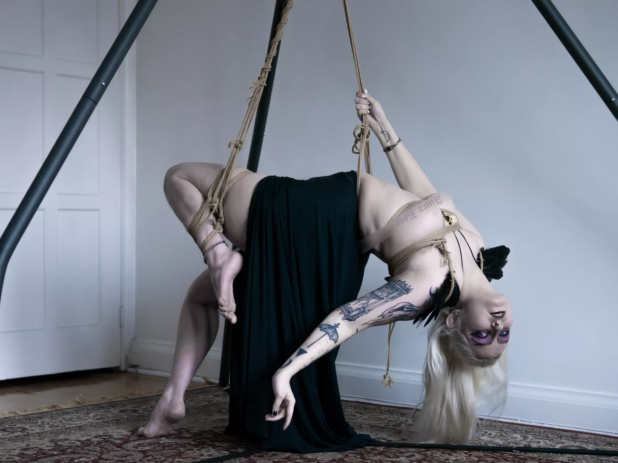 Crow-themed self suspension