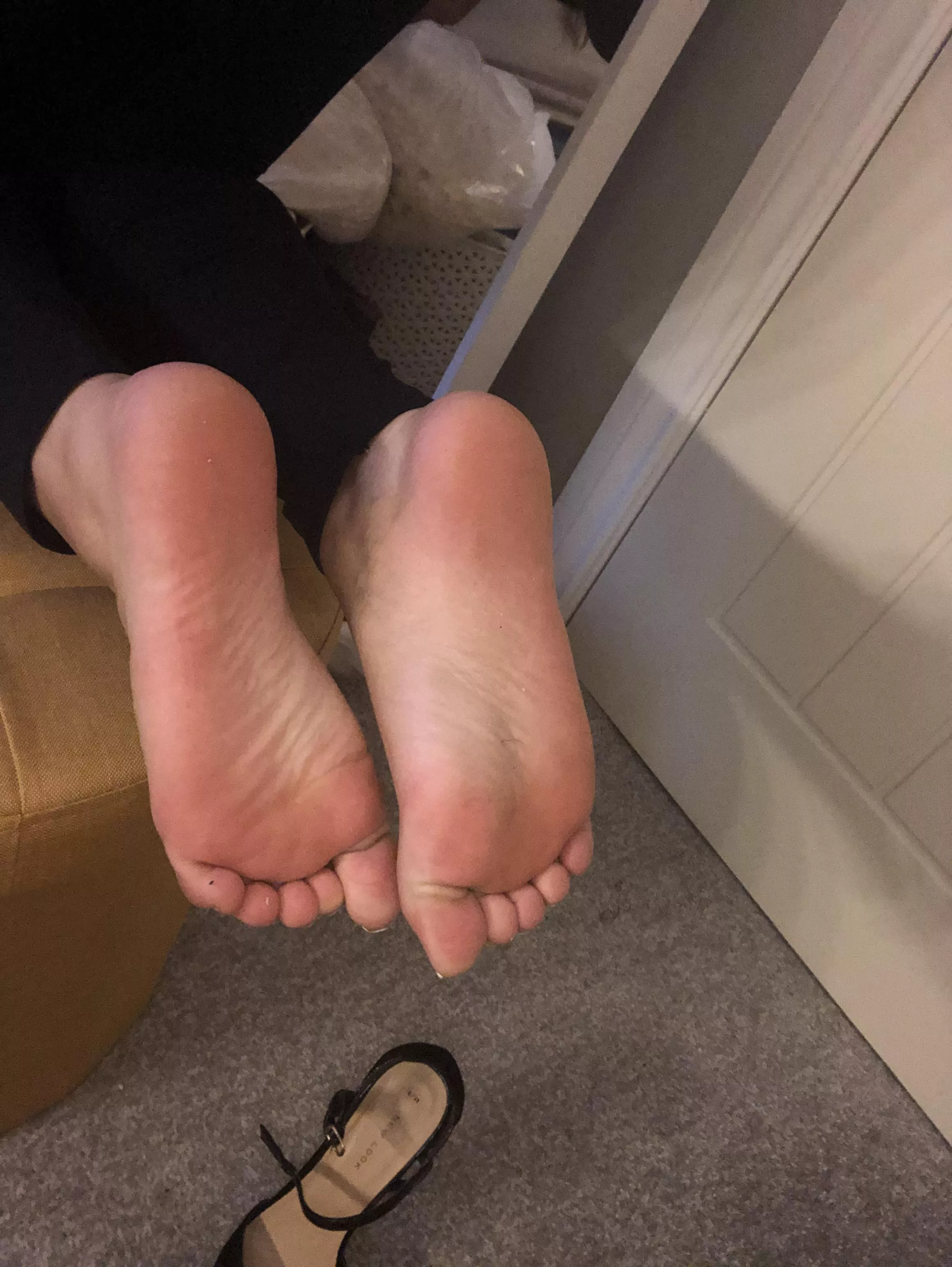 Cum down here and put them in your face 🤤