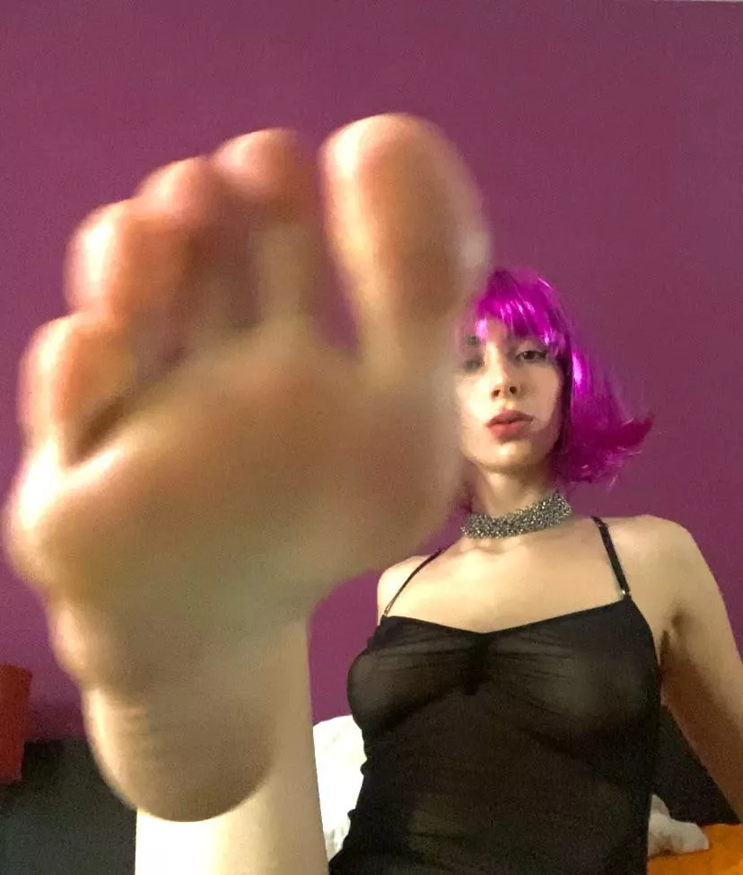 cum on my feet and then lick it you sluty slut. this [domme] its waiting💦