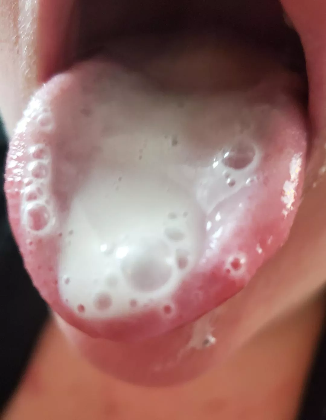 cum on my Wifes tongue. whos next in line?