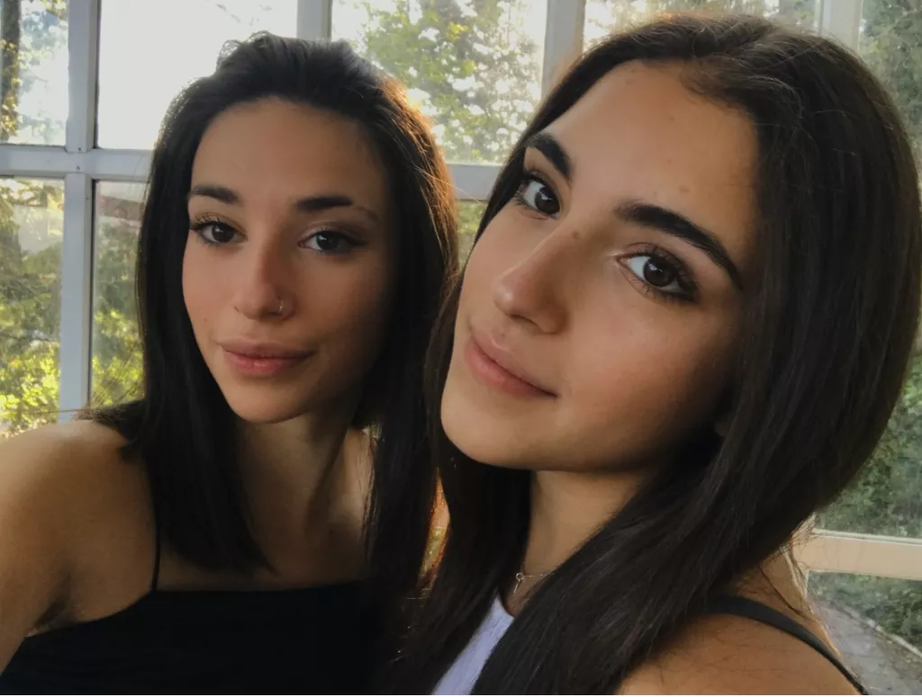 Cum on these sisters. Kik is howbobvilla.